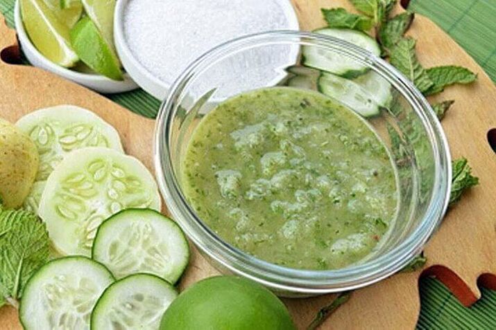 Cucumber mask will help keep skin clean and youthful
