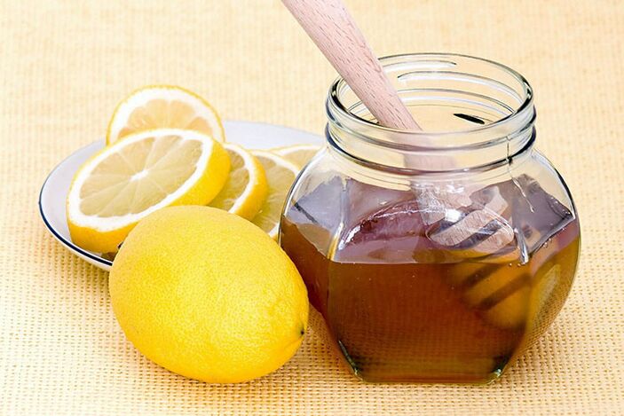 Lemon & honey are mask ingredients that perfectly whiten & tighten facial skin