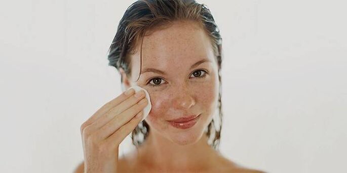 Apply oil to rejuvenate facial skin